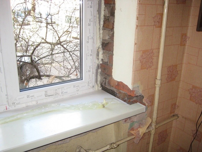 Как правильно установить окно в кирпичном доме