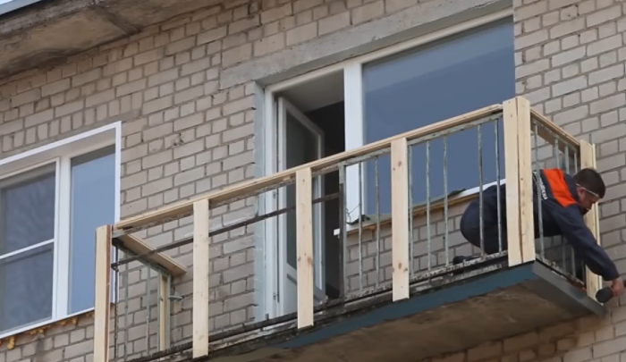 Как сделать обрешетку под сайдинг на балконе