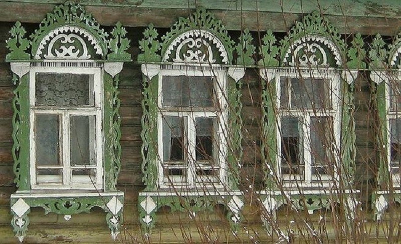 Рельефные украшения на фасадах и в интерьере